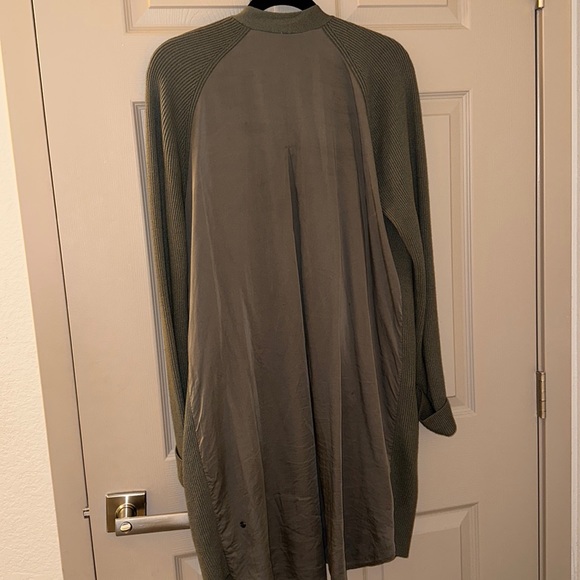 Lululemon Still At Ease Wrap (size 8) Grey Sage - Picture 8 of 10